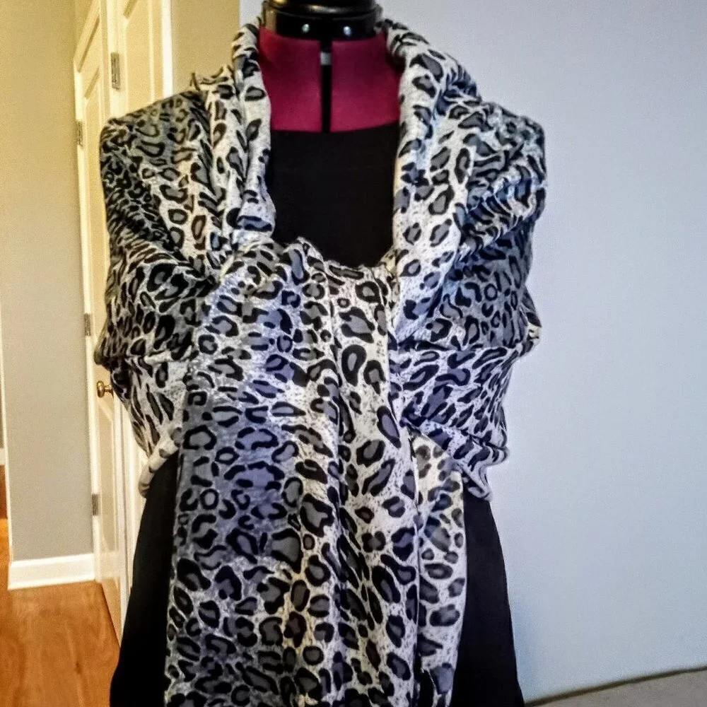 Bijoux Terner Fringed Animal Print Pashmina Wrap